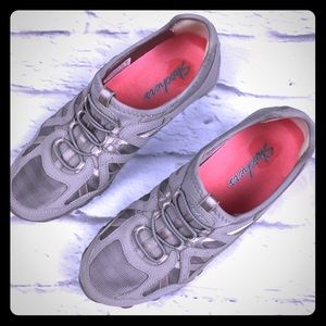 Sketchers slip on sneakers